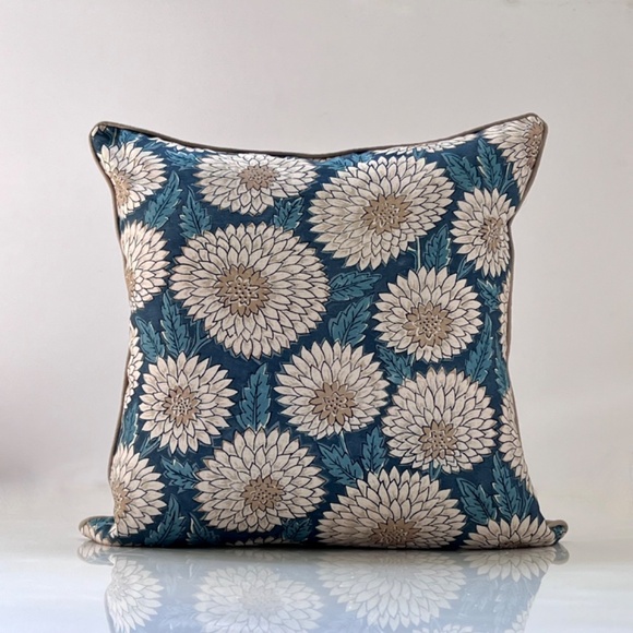 Botany Blue High End Designer Fabric 22 x 22 - Picture 1 of 5